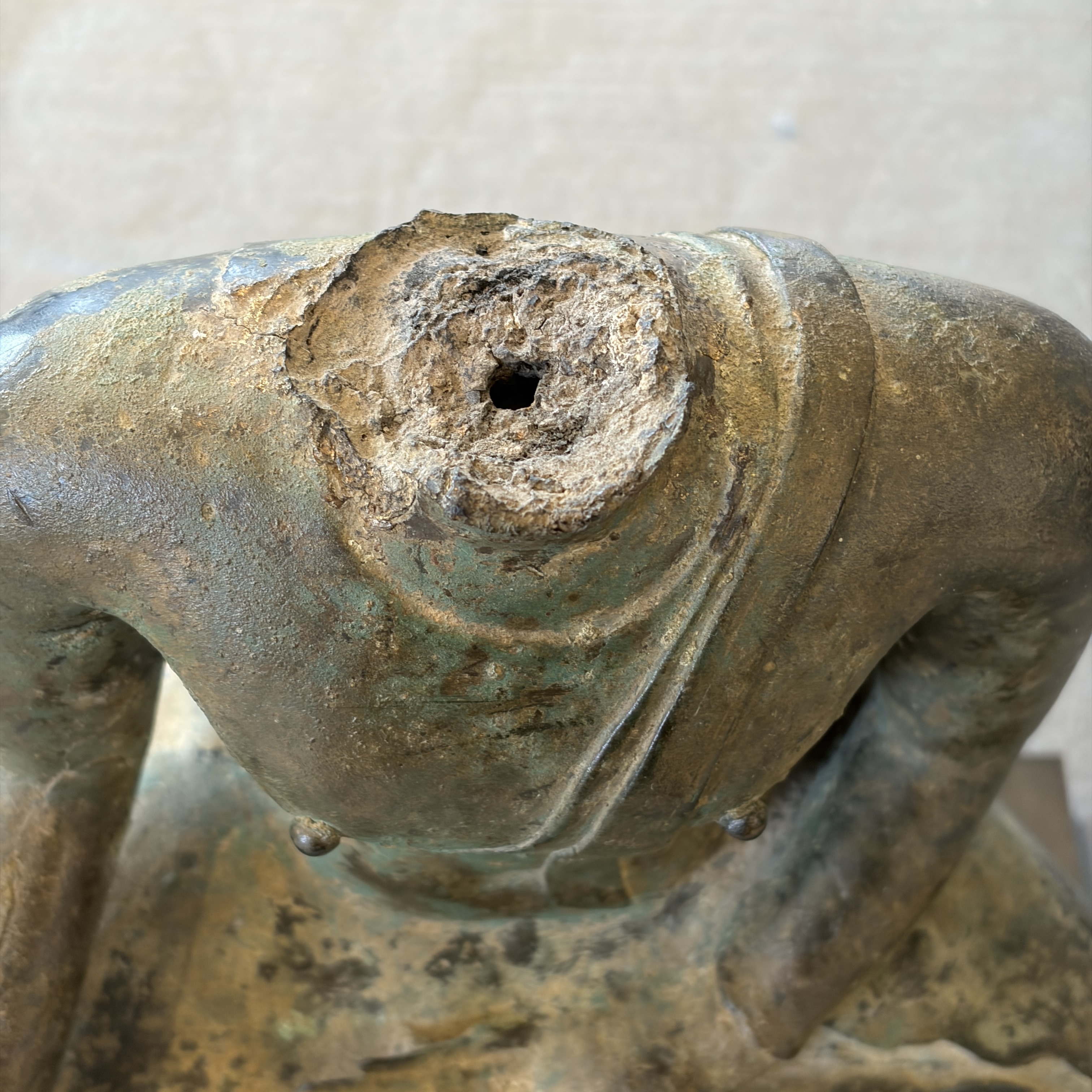 A Thai bronze seated Buddha torso on a later stand — photo 8