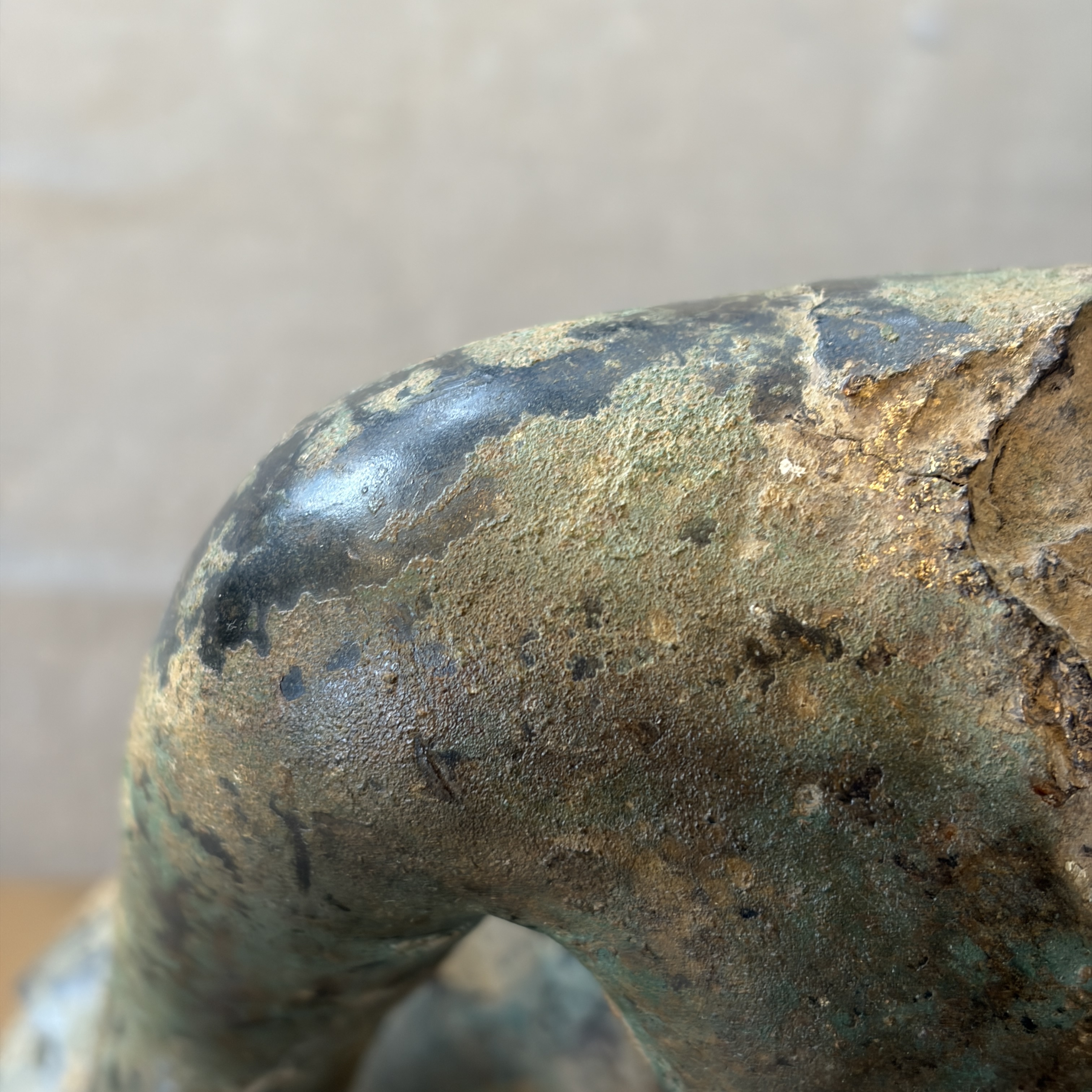 A Thai bronze seated Buddha torso on a later stand — photo 9