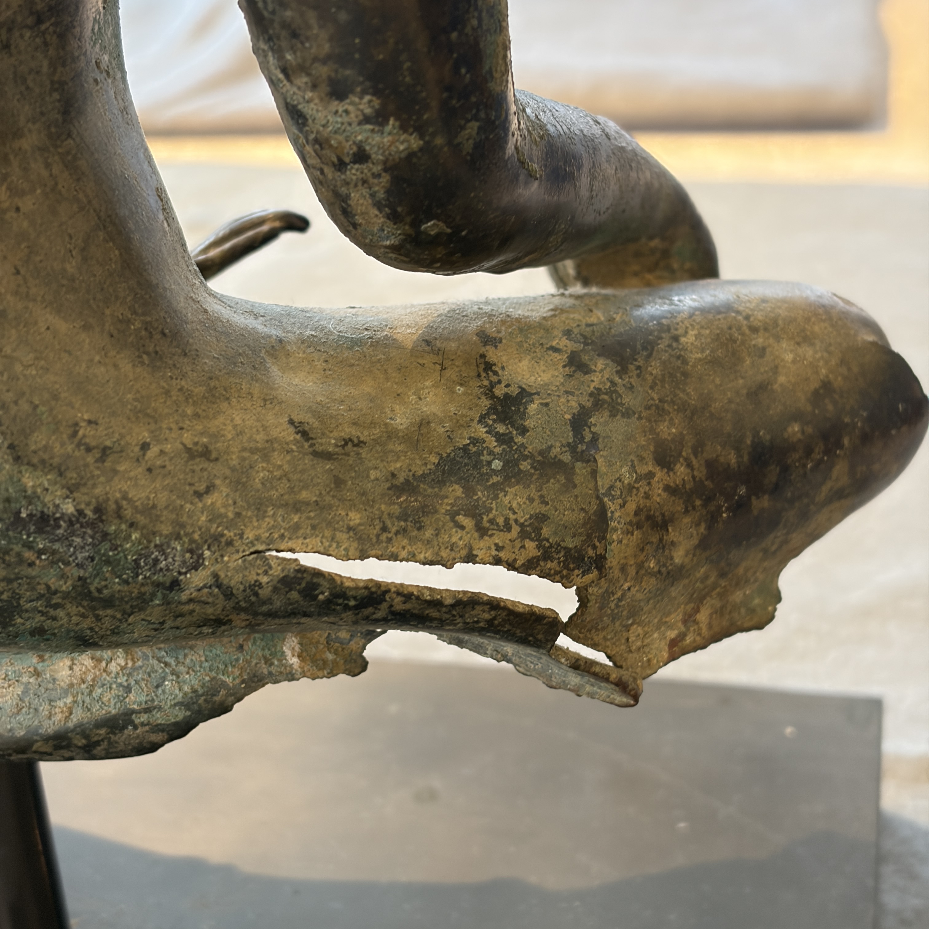 A Thai bronze seated Buddha torso on a later stand — photo 18