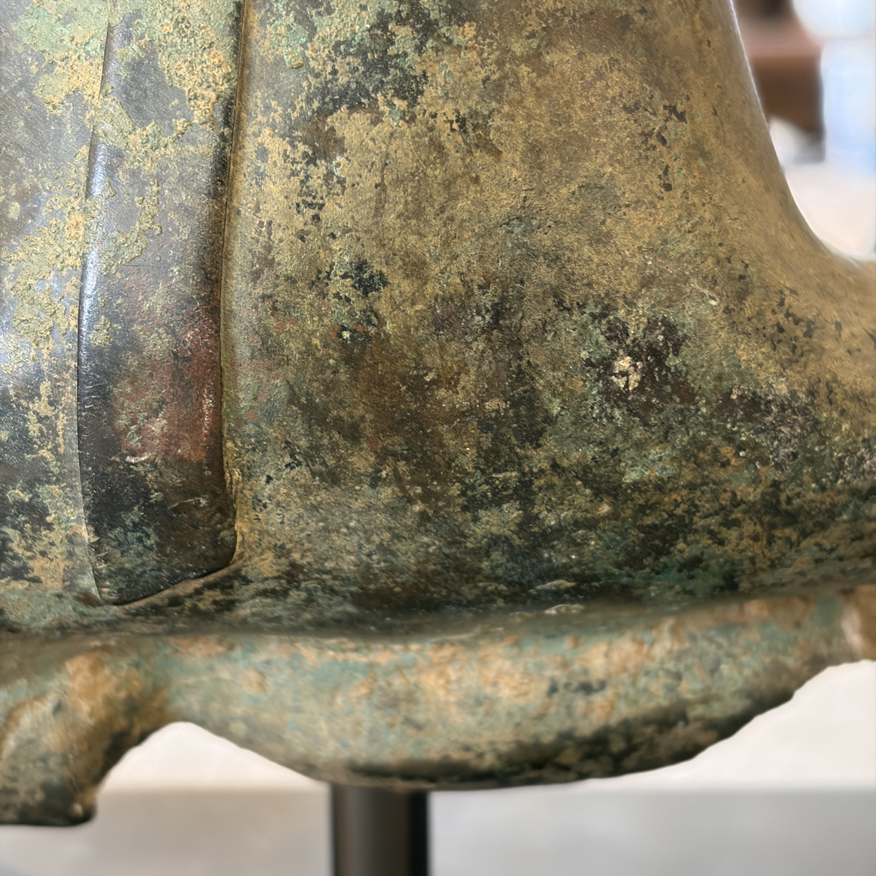 A Thai bronze seated Buddha torso on a later stand — photo 19