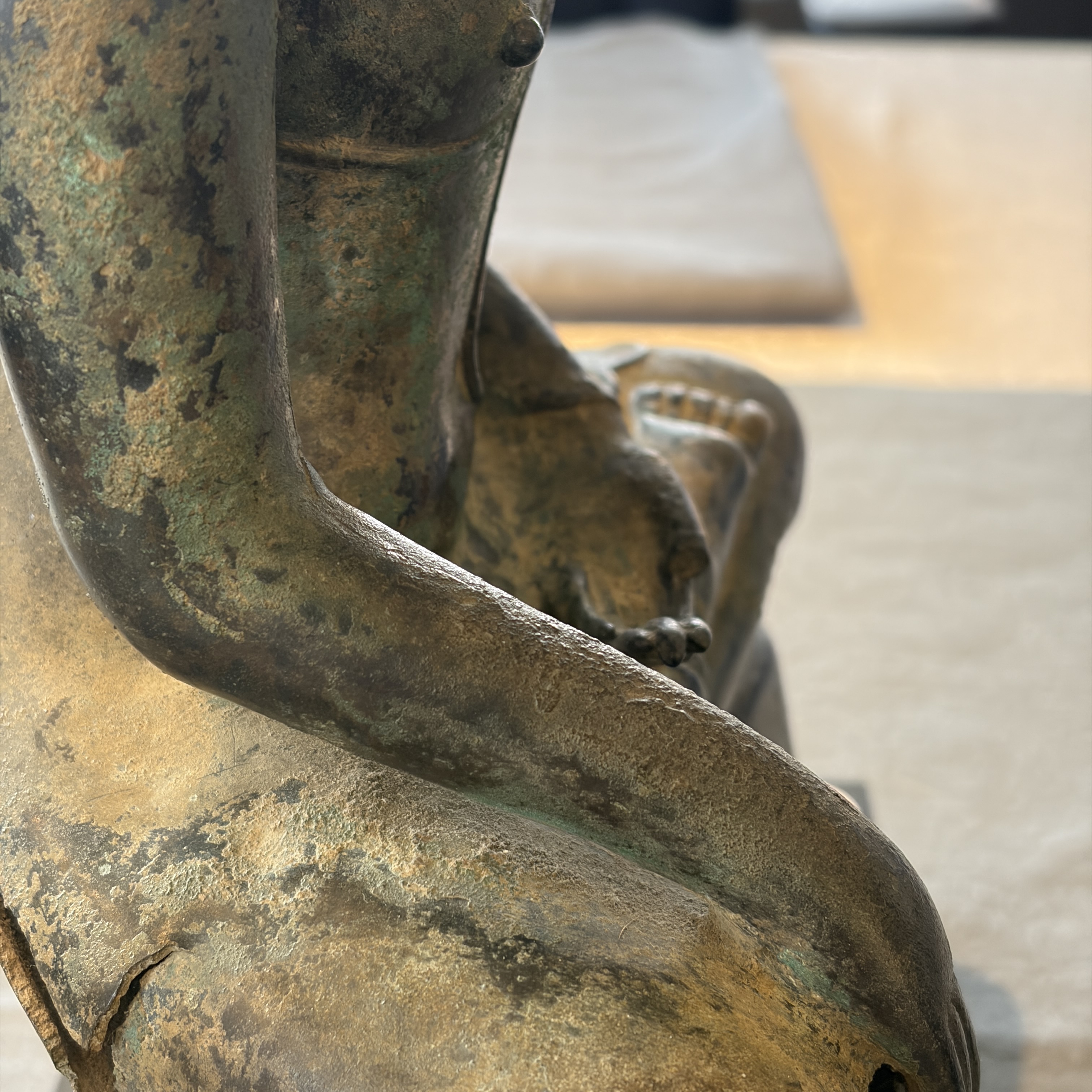 A Thai bronze seated Buddha torso on a later stand — photo 22