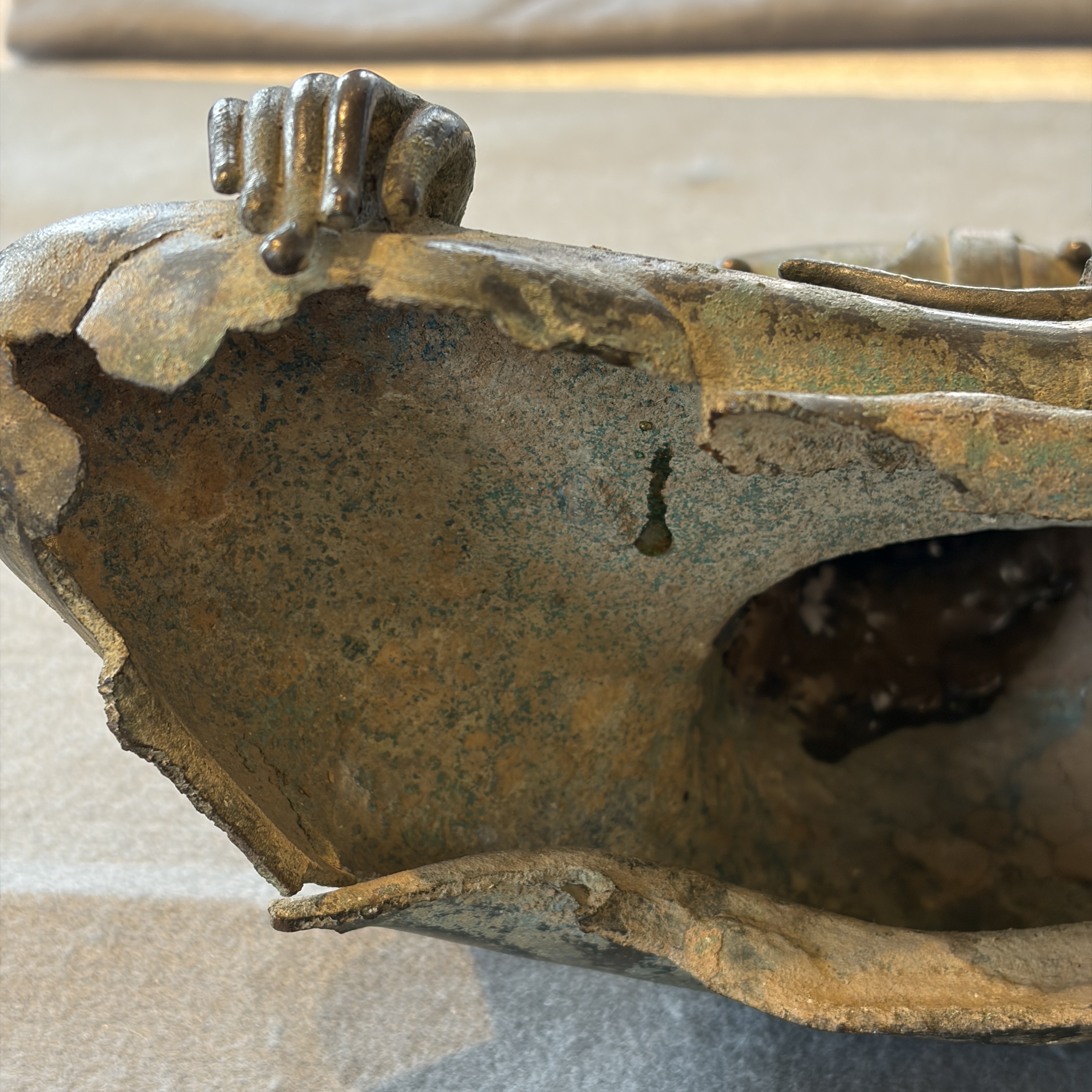A Thai bronze seated Buddha torso on a later stand — photo 24