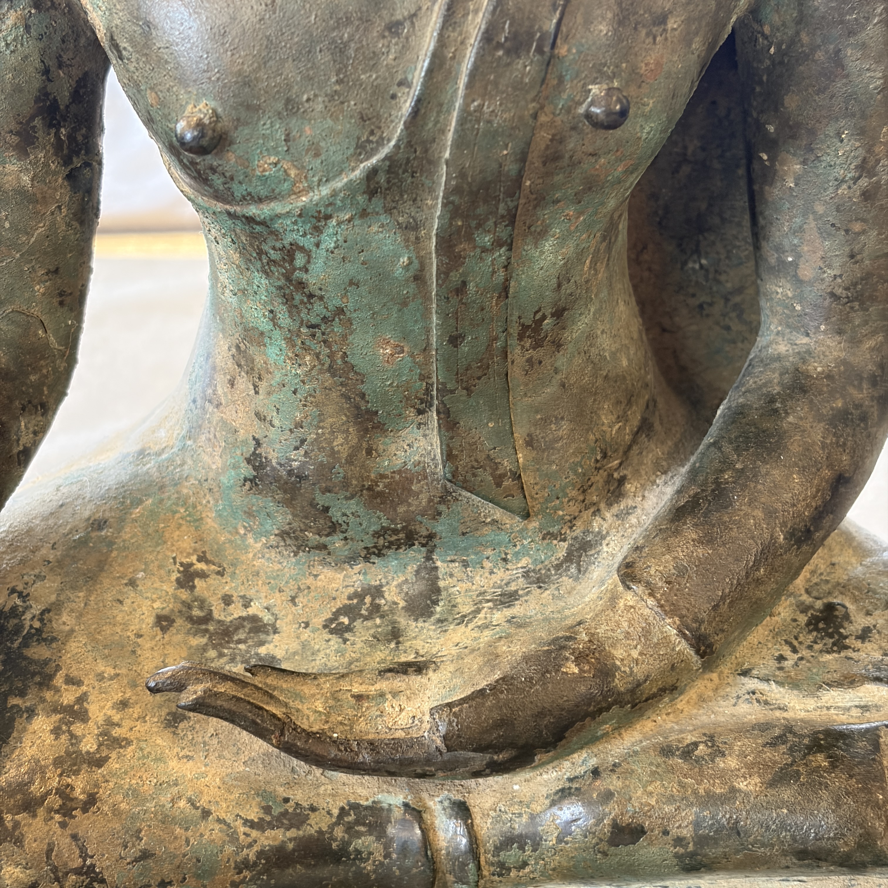 A Thai bronze seated Buddha torso on a later stand — photo 3