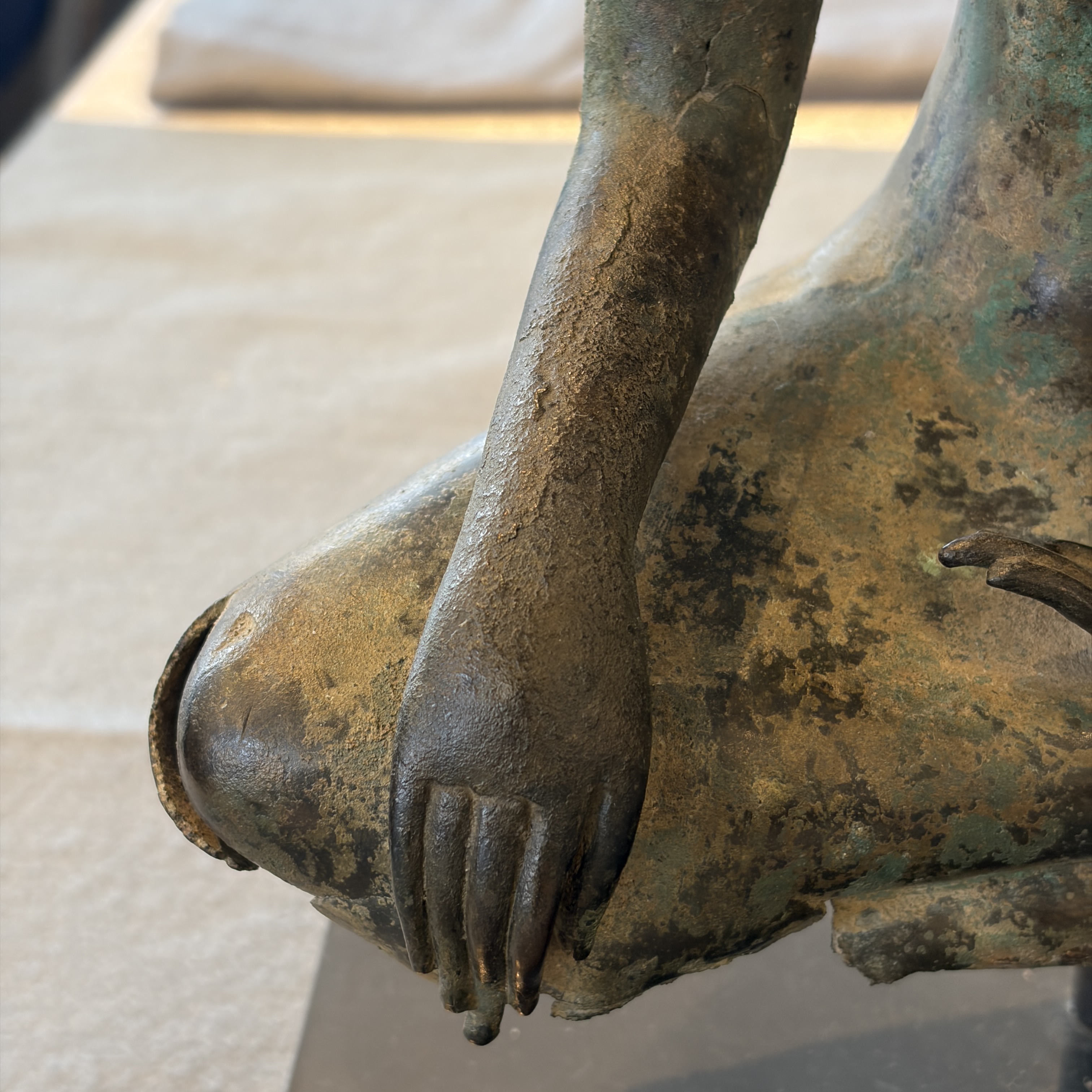 A Thai bronze seated Buddha torso on a later stand — photo 4
