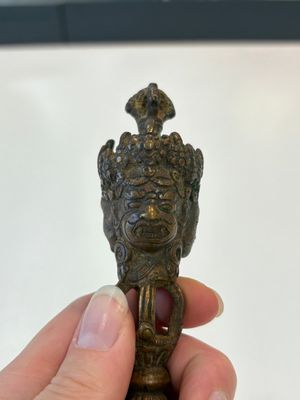 A Thai Buddha, a Sino-Tibetan bronze Bodhisattva and a Tibetan bronze and iron phurba, 18/19th C. — foto 17