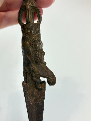 A Thai Buddha, a Sino-Tibetan bronze Bodhisattva and a Tibetan bronze and iron phurba, 18/19th C. — foto 19