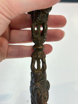 A Thai Buddha, a Sino-Tibetan bronze Bodhisattva and a Tibetan bronze and iron phurba, 18/19th C. — foto 22