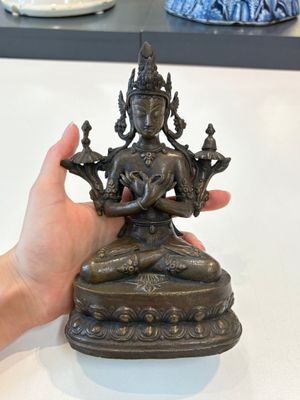 A Thai Buddha, a Sino-Tibetan bronze Bodhisattva and a Tibetan bronze and iron phurba, 18/19th C. — foto 27