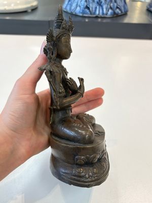 A Thai Buddha, a Sino-Tibetan bronze Bodhisattva and a Tibetan bronze and iron phurba, 18/19th C. — foto 30