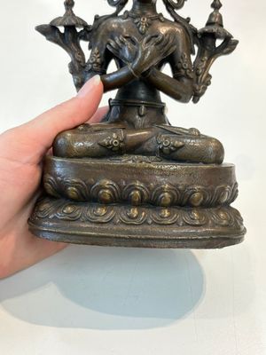 A Thai Buddha, a Sino-Tibetan bronze Bodhisattva and a Tibetan bronze and iron phurba, 18/19th C. — foto 34