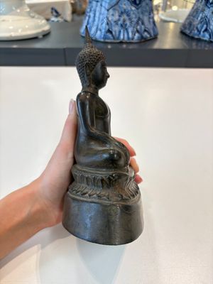 A Thai Buddha, a Sino-Tibetan bronze Bodhisattva and a Tibetan bronze and iron phurba, 18/19th C. — foto 4