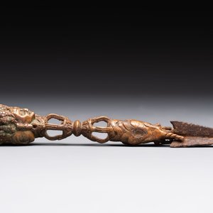 A Thai Buddha, a Sino-Tibetan bronze Bodhisattva and a Tibetan bronze and iron phurba, 18/19th C. — foto 18