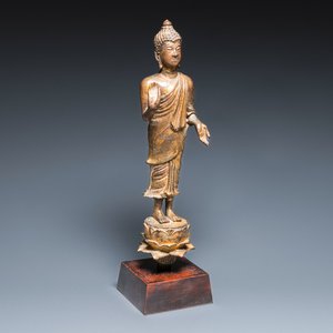 A Thai gilt bronze Buddha Shakyamuni in Lan Na-style, probably 16th C. — photo 1