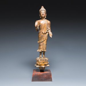 A Thai gilt bronze Buddha Shakyamuni in Lan Na-style, probably 16th C. — photo 2