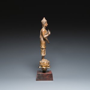 A Thai gilt bronze Buddha Shakyamuni in Lan Na-style, probably 16th C. — photo 3