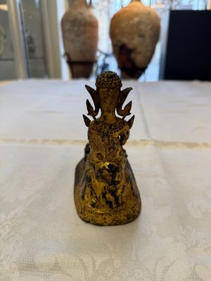 A Thai gilt-bronze figure of a seated deity with attendant animals, 19th C. — photo 3