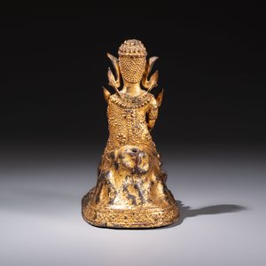A Thai gilt-bronze figure of a seated deity with attendant animals, 19th C. — photo 4
