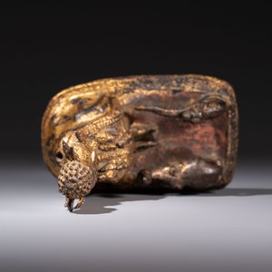 A Thai gilt-bronze figure of a seated deity with attendant animals, 19th C. — photo 6