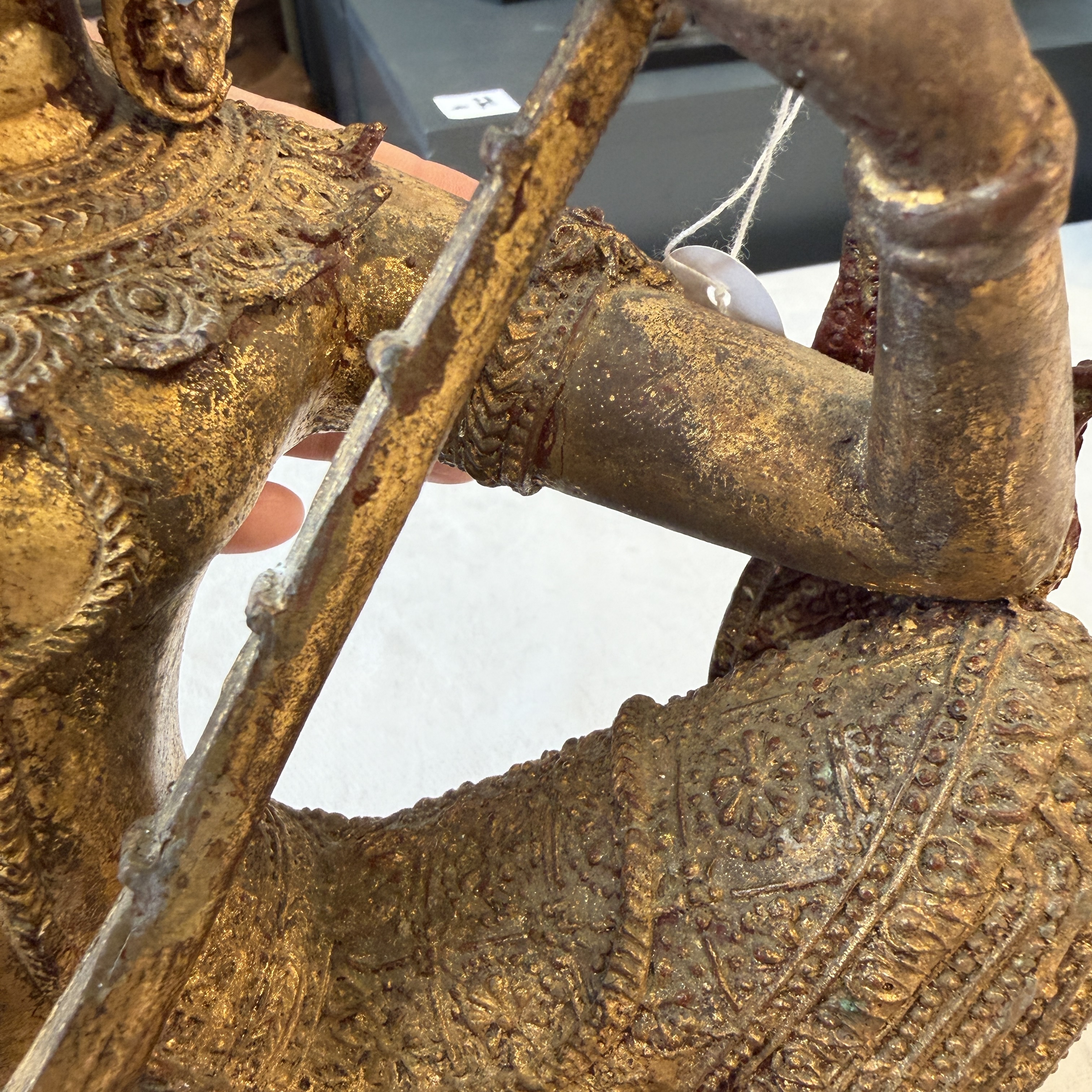A Thai gilt-lacquered bronze model of Saraswati — 照片 16