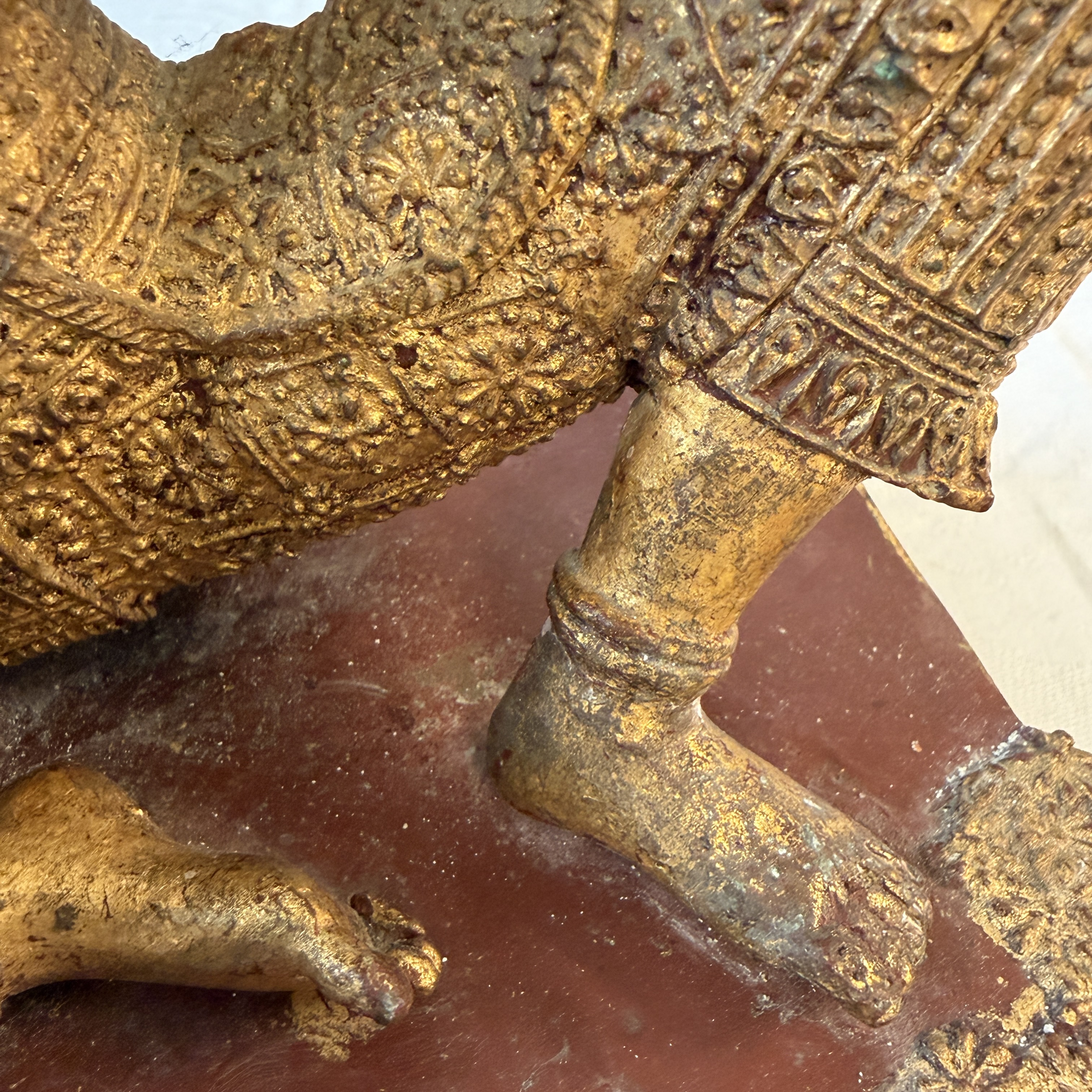 A Thai gilt-lacquered bronze model of Saraswati — 照片 19