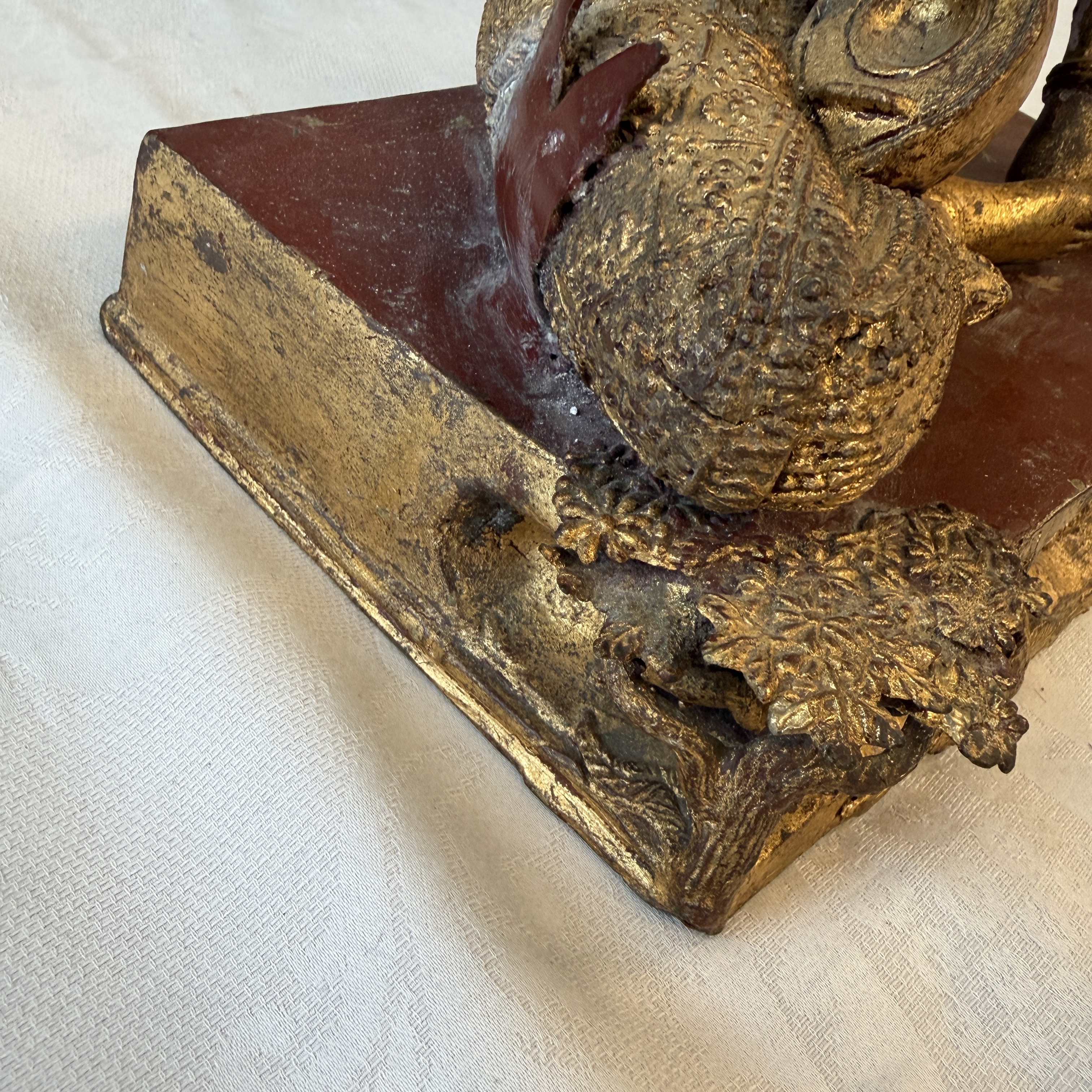 A Thai gilt-lacquered bronze model of Saraswati — 照片 23
