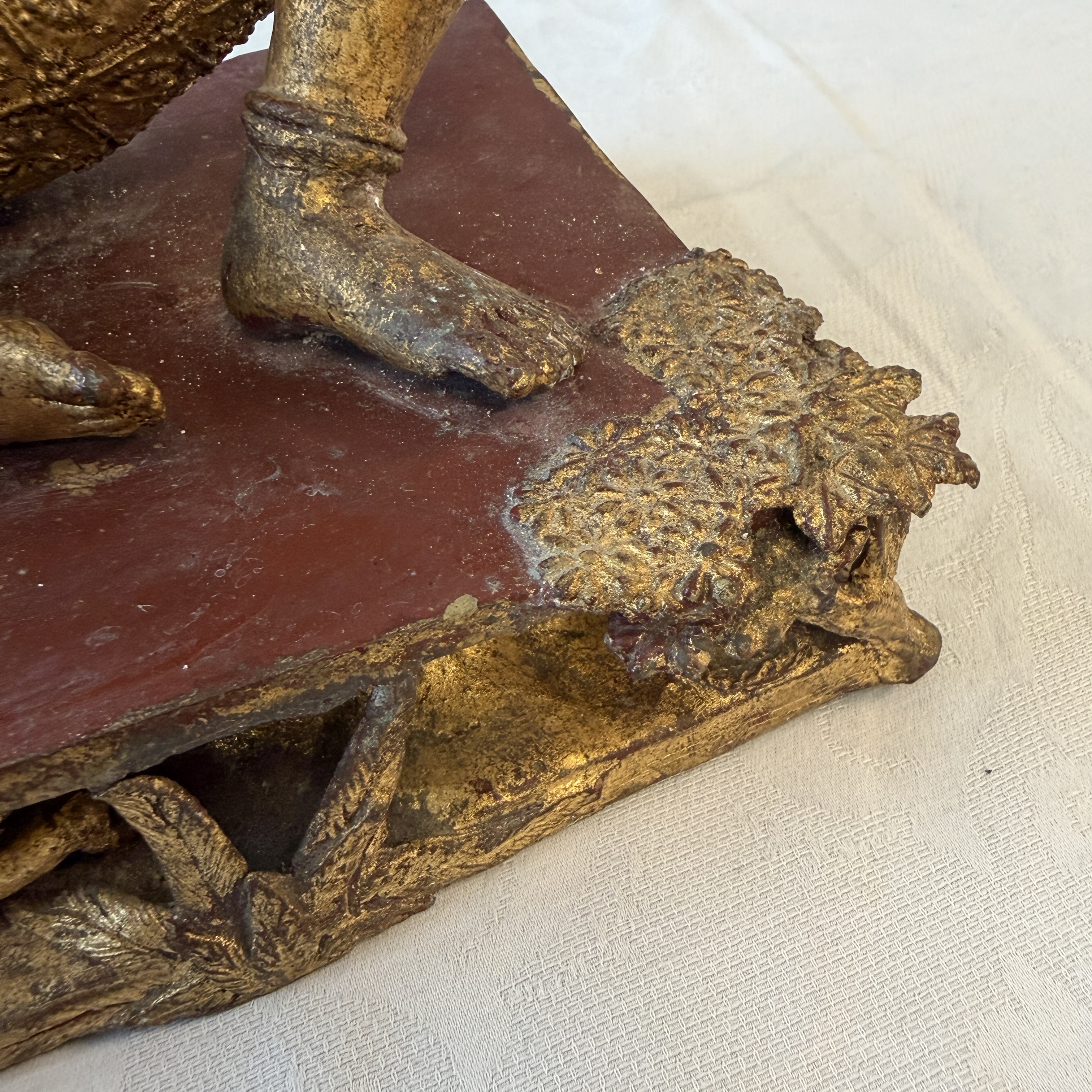 A Thai gilt-lacquered bronze model of Saraswati — 照片 25