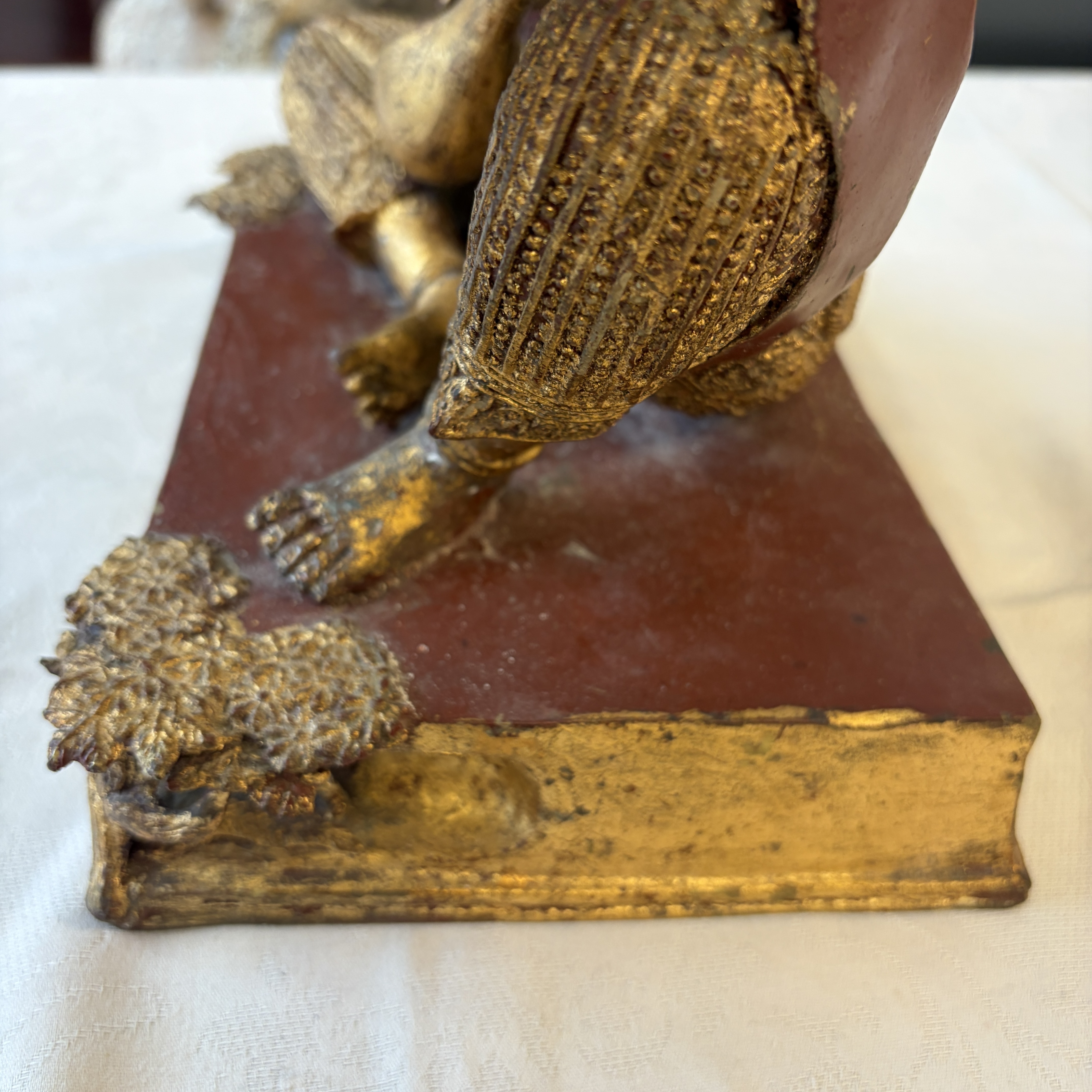 A Thai gilt-lacquered bronze model of Saraswati — 照片 28
