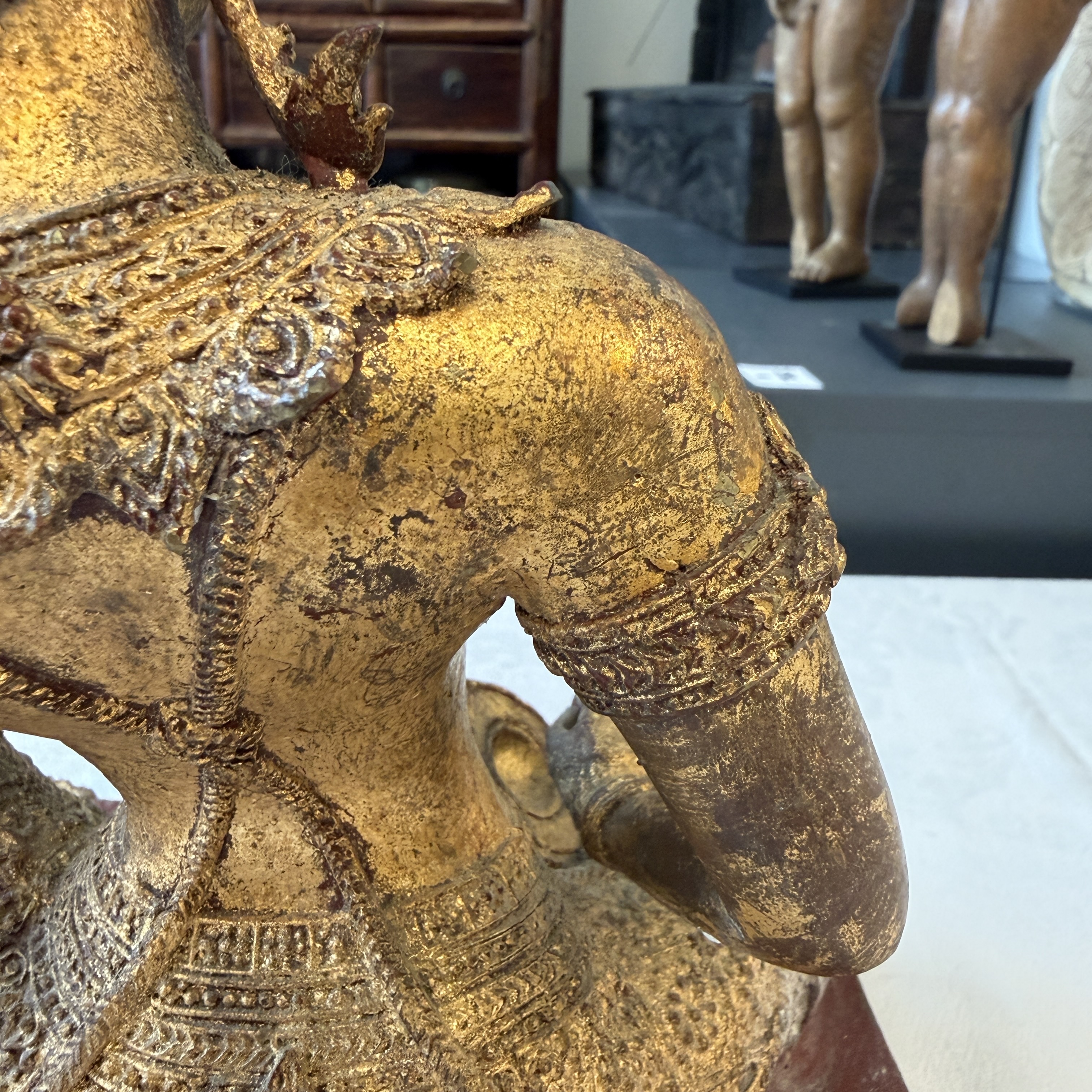 A Thai gilt-lacquered bronze model of Saraswati — 照片 33