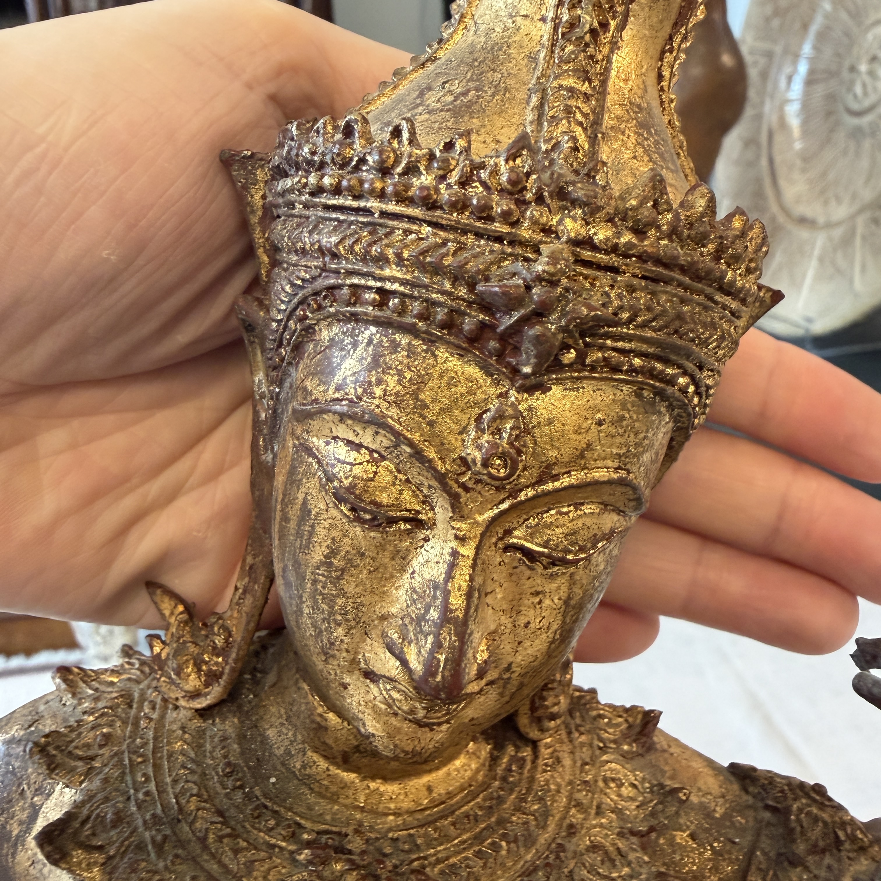 A Thai gilt-lacquered bronze model of Saraswati — 照片 3
