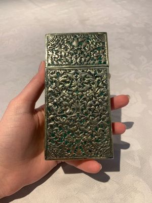 A Thai green-enamelled gilt silver box and cover, Ngern Lai 紋銀 and Yu Yuan 匯源 mark, Bangkok, 19/20th C. — photo 4