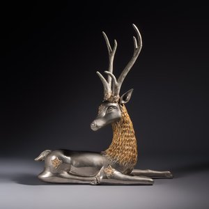A Thai metal-alloy sculpture of a reclining stag, 20th C. — photo 1