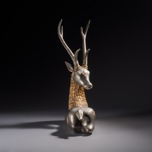 A Thai metal-alloy sculpture of a reclining stag, 20th C. — photo 4