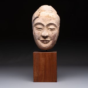 A Thai polychrome stucco head of Buddha, Ayutthaya Kingdom, 16/17th C. — photo 2