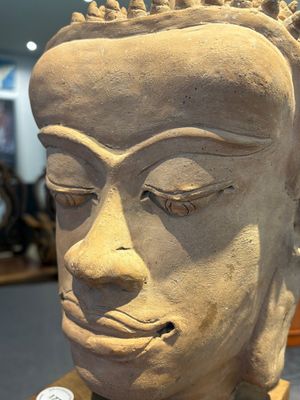 A Thai pottery Haripunjaya-style head of Buddha, possibly 13th C. — photo 13