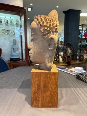 A Thai pottery Haripunjaya-style head of Buddha, possibly 13th C. — photo 2