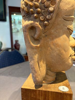 A Thai pottery Haripunjaya-style head of Buddha, possibly 13th C. — photo 10