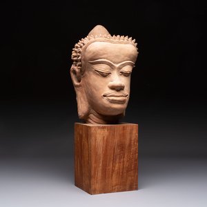 A Thai pottery Haripunjaya-style head of Buddha, possibly 13th C. — photo 1