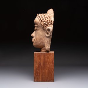 A Thai pottery Haripunjaya-style head of Buddha, possibly 13th C. — photo 3