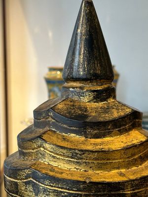 A Thai red sandstone head of Buddha and a lacquered and gilt stone head of Buddha, possibly Ayutthaya period, 15th C. — 照片 11