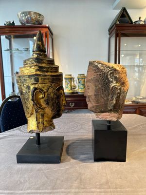 A Thai red sandstone head of Buddha and a lacquered and gilt stone head of Buddha, possibly Ayutthaya period, 15th C. — 照片 2