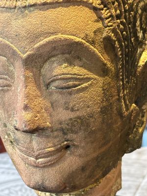 A Thai red sandstone head of Buddha and a lacquered and gilt stone head of Buddha, possibly Ayutthaya period, 15th C. — 照片 6