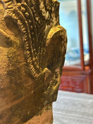 A Thai red sandstone head of Buddha and a lacquered and gilt stone head of Buddha, possibly Ayutthaya period, 15th C. — 照片 7