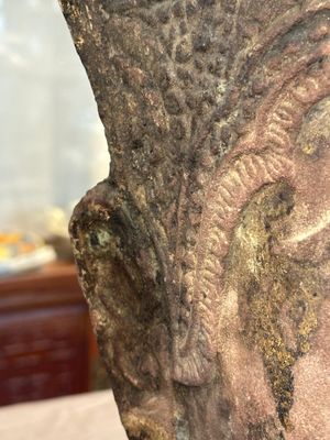 A Thai red sandstone head of Buddha and a lacquered and gilt stone head of Buddha, possibly Ayutthaya period, 15th C. — 照片 8