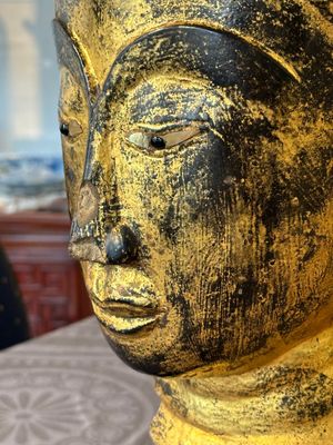 A Thai red sandstone head of Buddha and a lacquered and gilt stone head of Buddha, possibly Ayutthaya period, 15th C. — 照片 9