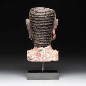 A Thai red sandstone head of Buddha, possibly Ayutthaya period, 15th C. — foto 4