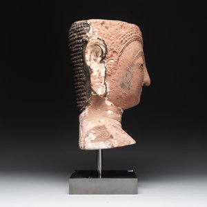 A Thai red sandstone head of Buddha, possibly Ayutthaya period, 15th C. — foto 5