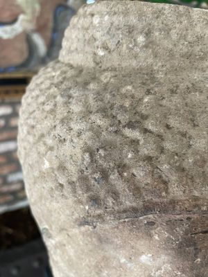 A Thai sandstone head of Buddha, possibly Ayutthaya period, 14/15th C. — foto 4