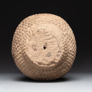 A Thai sandstone head of Buddha, possibly Ayutthaya period, 14/15th C. — foto 6