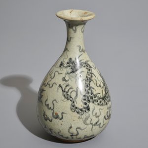 A Thai Sawankhalok blue and white bottle-shaped dragon vase, 17th C. — photo 7