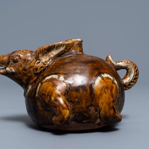 A Thai Sawankhalok brown-glazed rabbit kendi, 14/15th C. — 照片 2